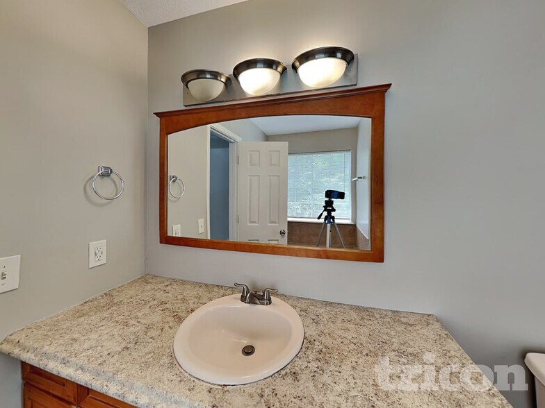 Building Photo - 3520 Willow Tree Cir