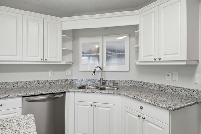 Building Photo - 519 Batten Blvd