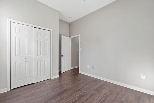 Building Photo - 162 Clerk St