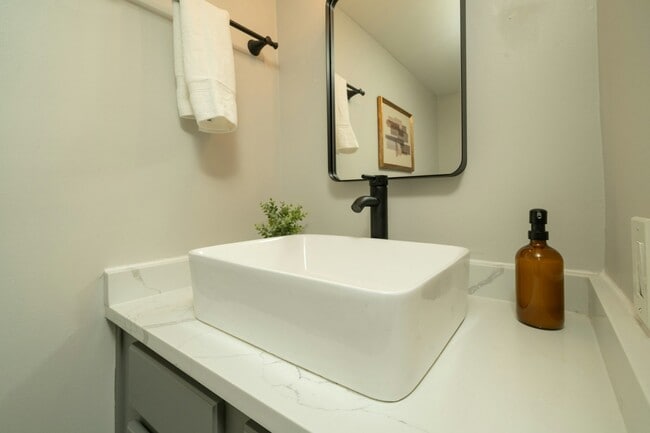 Building Photo - 20 Finch Trl NE