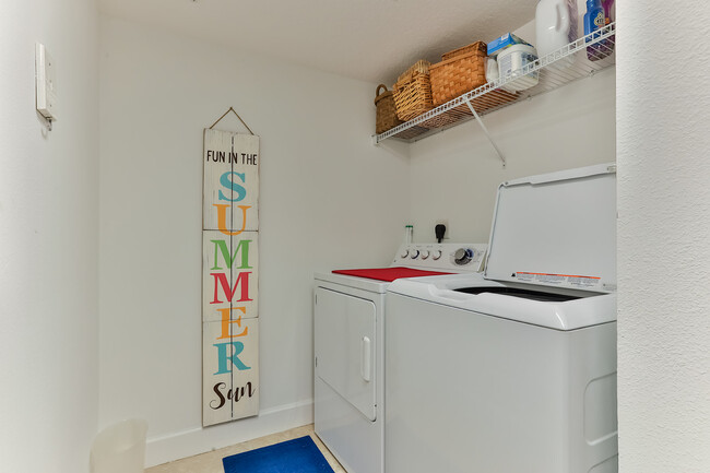 Utility Room with W/D - 432 Bouchelle Dr