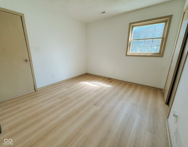 Building Photo - 439 Pleasantview Dr