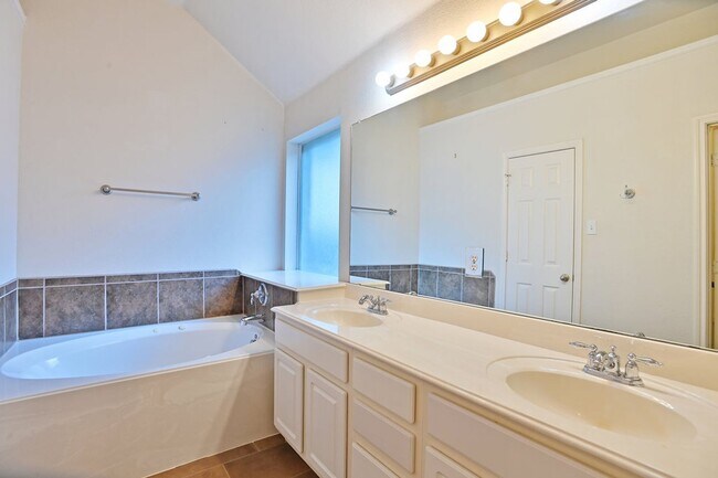 Building Photo - BEAUTIFUL 3 BEDROOM HOME LOCATED IN FRISCO, TEXAS!