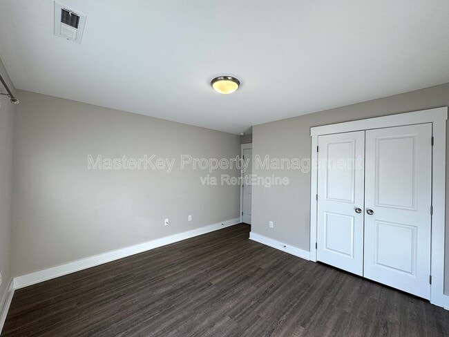 Building Photo - 102 N Dunn St