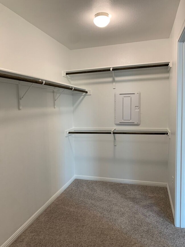 Building Photo - 4-bedroom Home in Vistas of Austin Communi...
