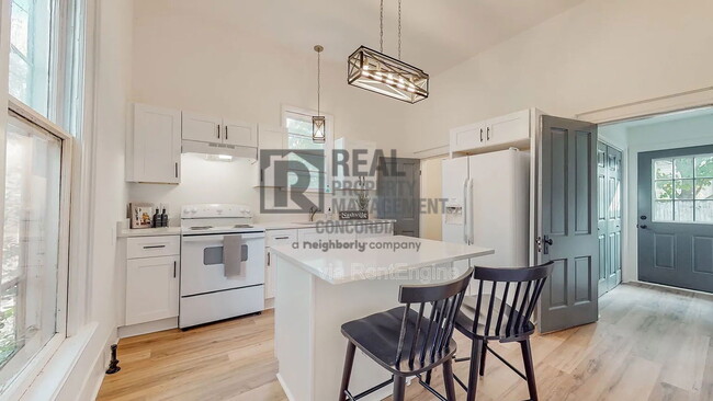 Building Photo - 112 High St