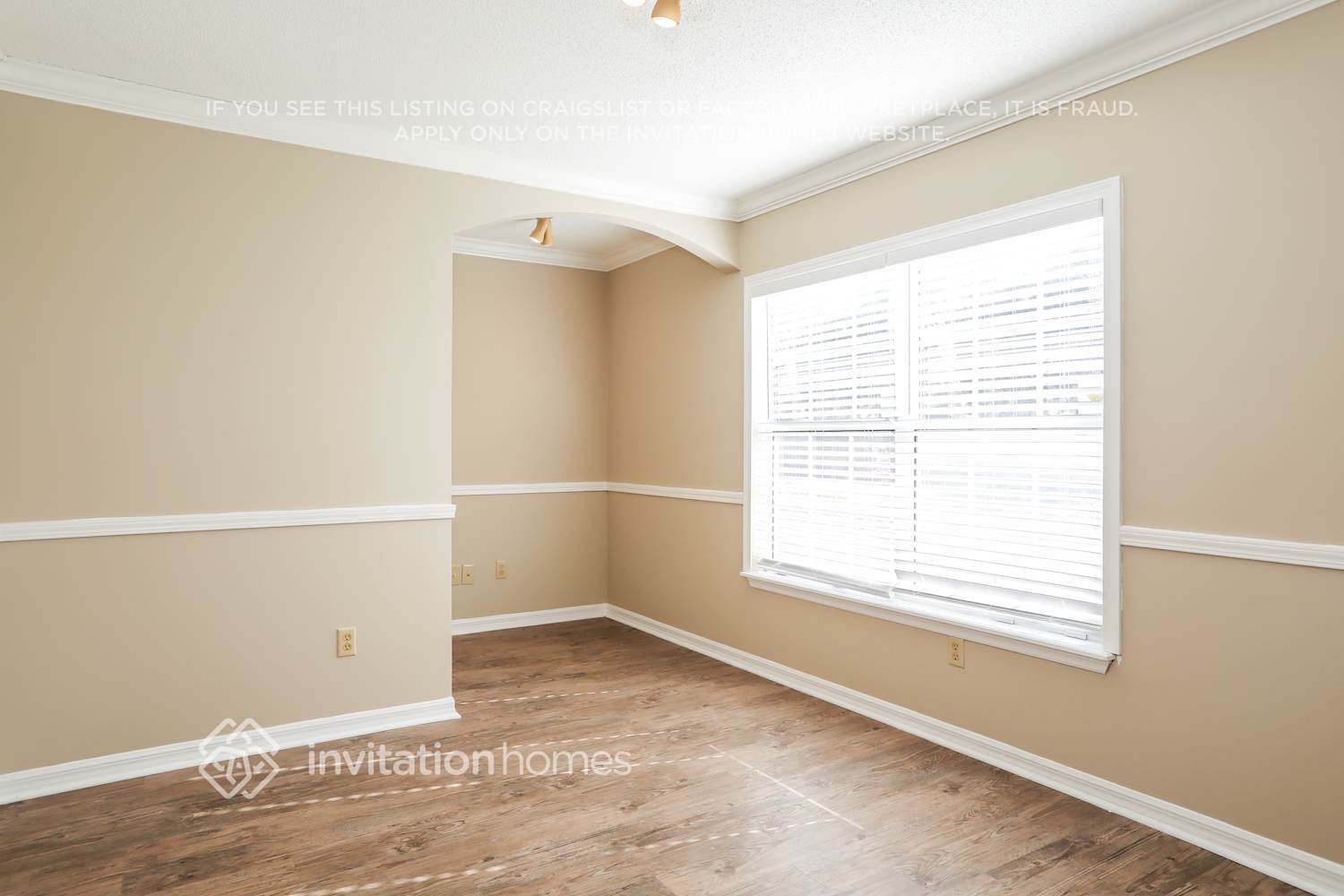 Building Photo - 901 Buttercup Dr