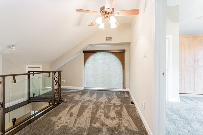 Building Photo - Charming 3 Bed / 2.5 Bath Two-Story Home!