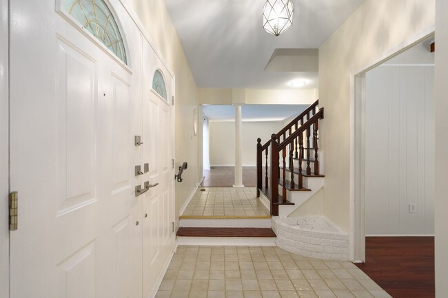 Building Photo - 2377 Williamstown Ct