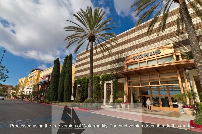 Building Photo - Great 2 Bedroom Apartment in Huntington Beach!