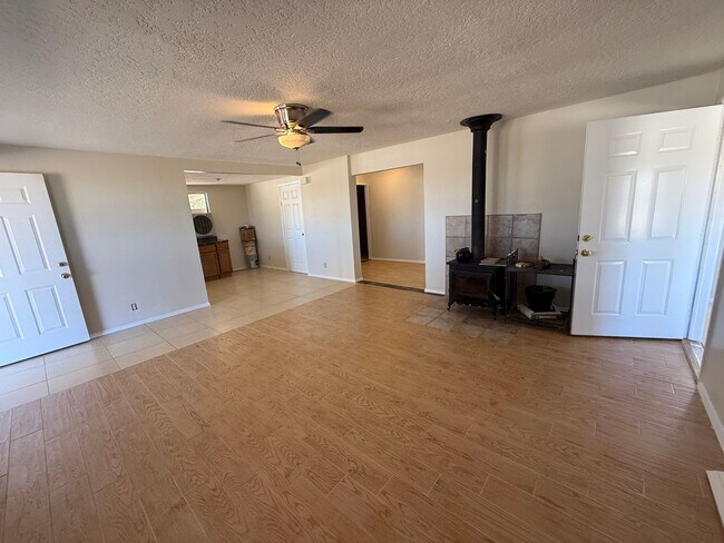 Building Photo - Charming 3 bedroom home in Apple Valley- H...