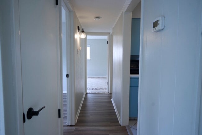 Building Photo - 219 W Silver Sands Dr