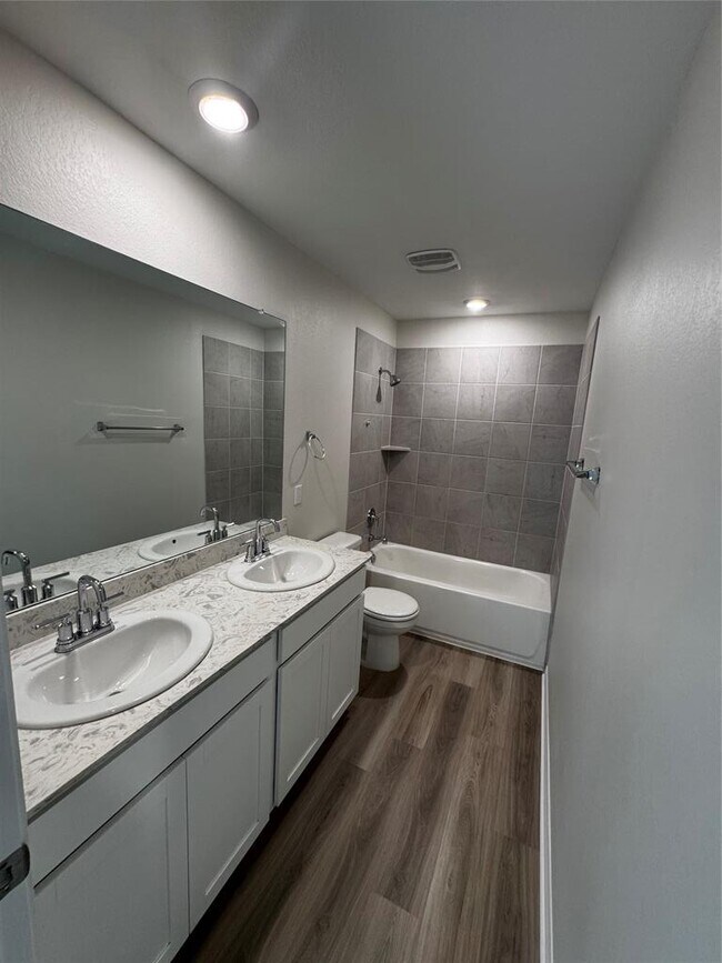 Building Photo - 905 Copper Frond Way