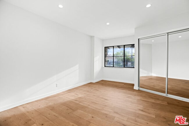 Building Photo - 2254 Stradella Rd