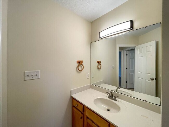 Building Photo - 101 Telfare Ln