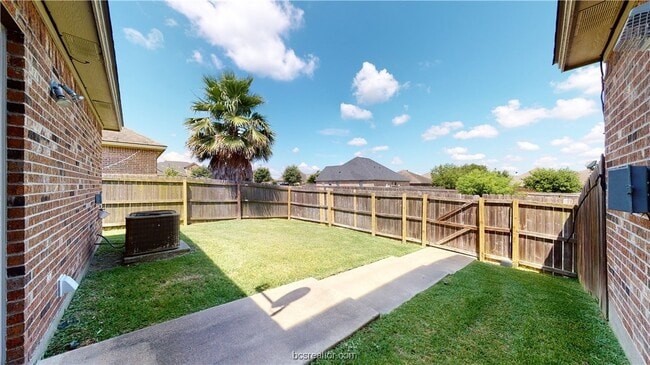 Building Photo - 109 Kleine Ln