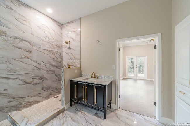 Building Photo - 18605 Elmbrook