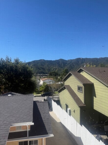 Building Photo - 2608 Manhattan Ave