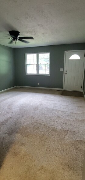 Building Photo - 313 Britanna Dr