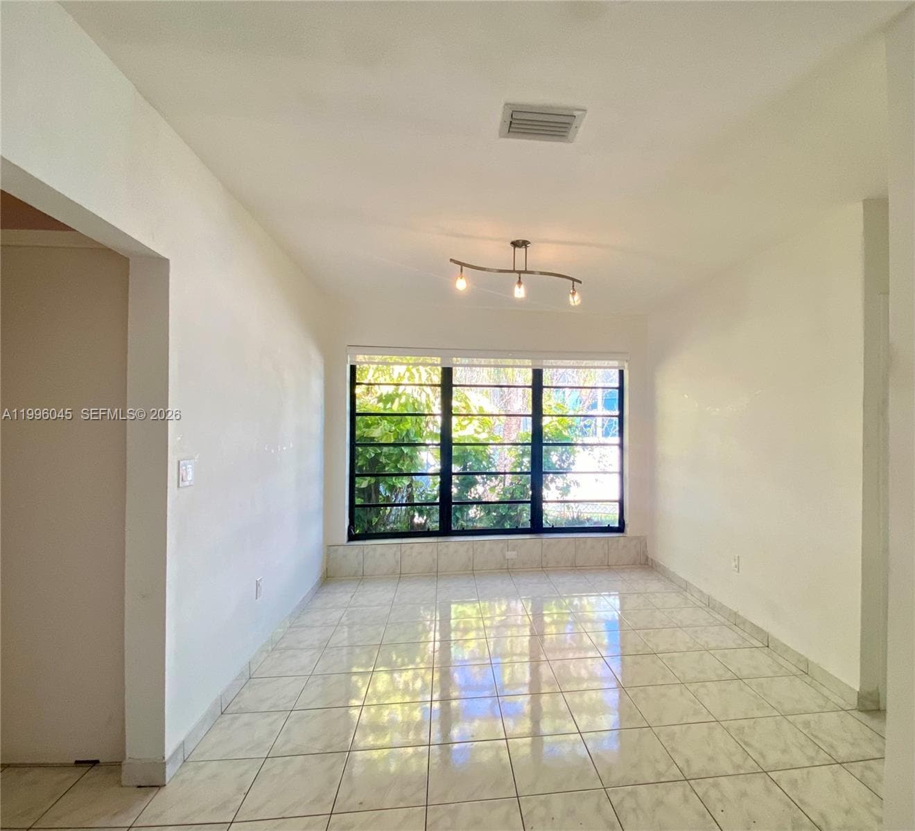 Building Photo - 1325 Marseille Dr