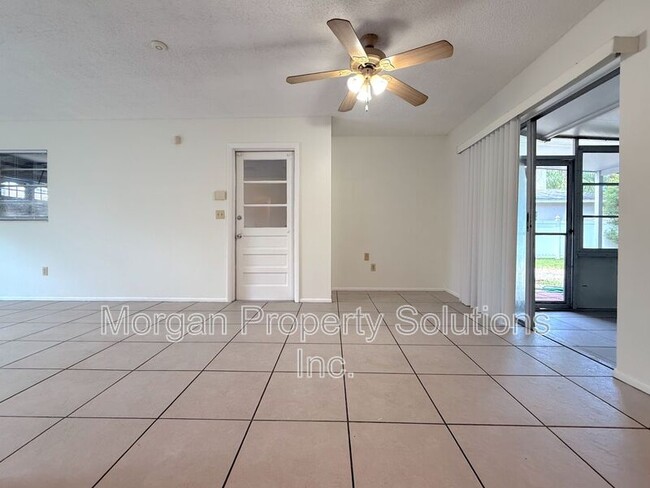 Building Photo - 1221 Poinsettia Ave