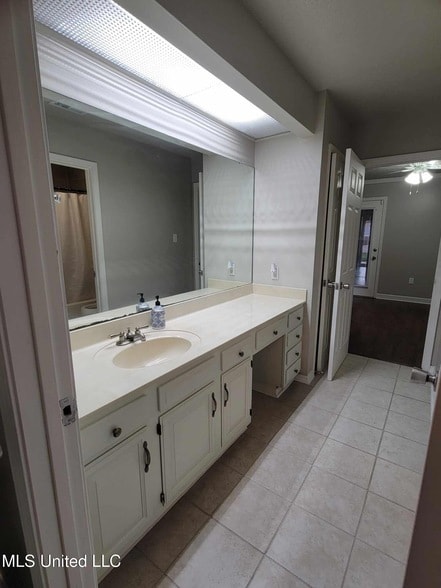 Building Photo - 2589 Santa Rosa Cove