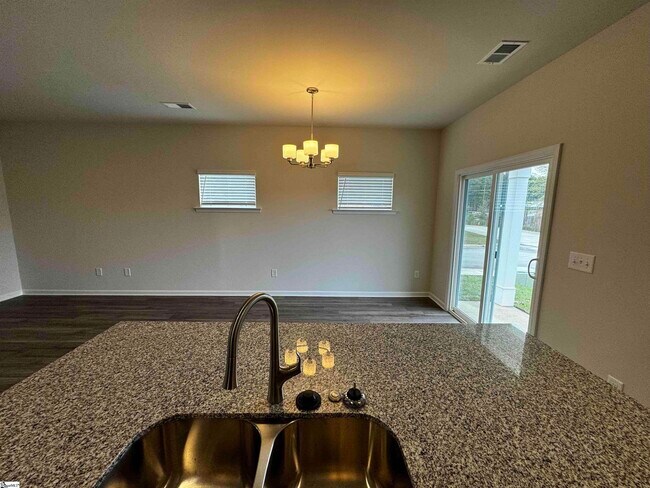 Building Photo - 617 Green Wigeon Rd