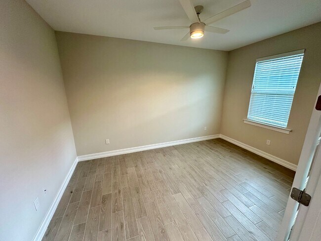 Building Photo - 1079 Enbrook Lp