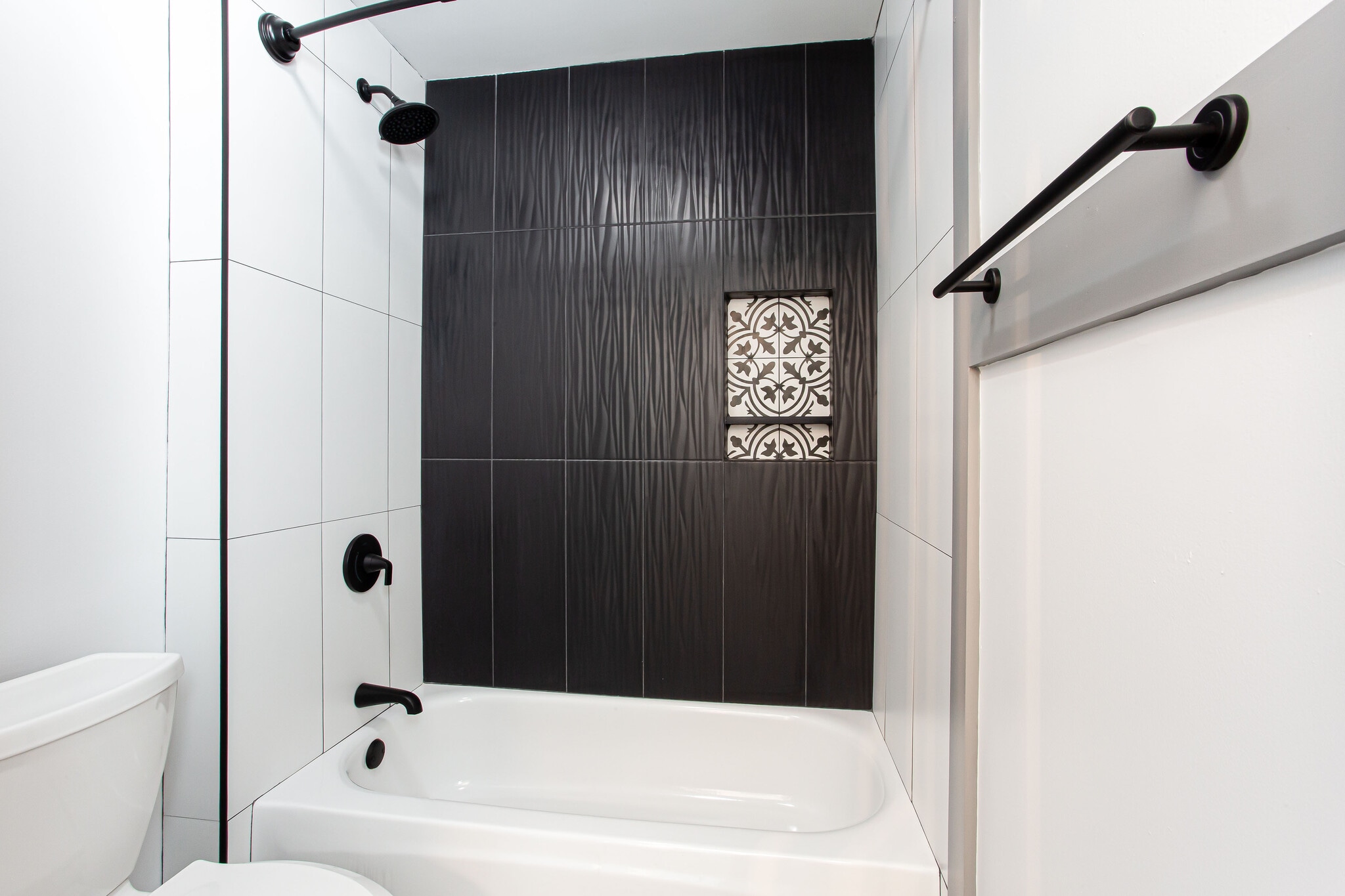 Building Photo - 1074 Peachtree Walk NE