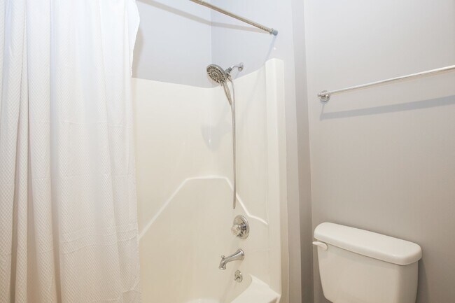 Building Photo - "Charming Studio Retreat with Modern Comforts in Vass, NC!"