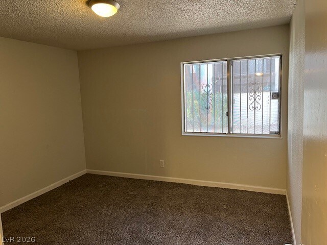 Building Photo - 1405 E Vegas Valley Dr