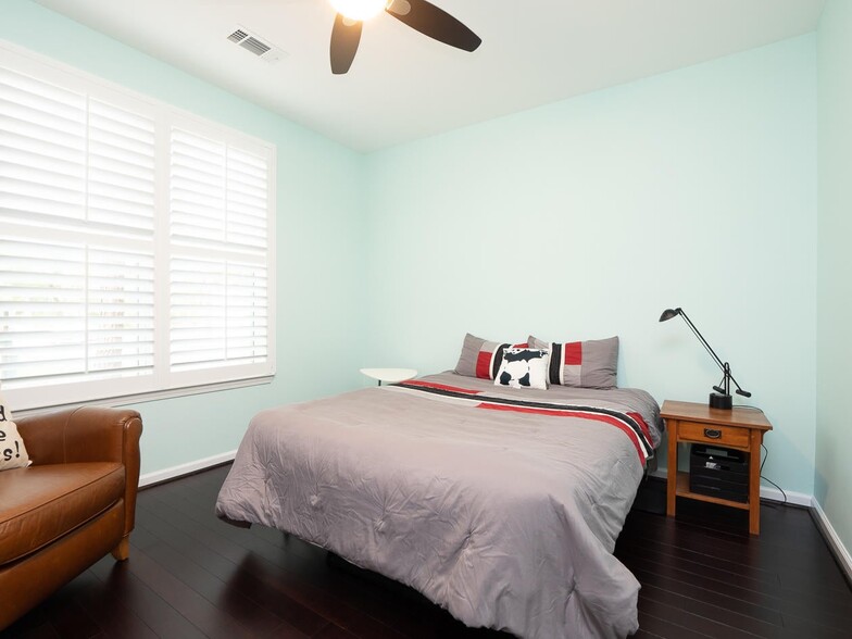 bedroom 2 - 500 Bucksley Ln