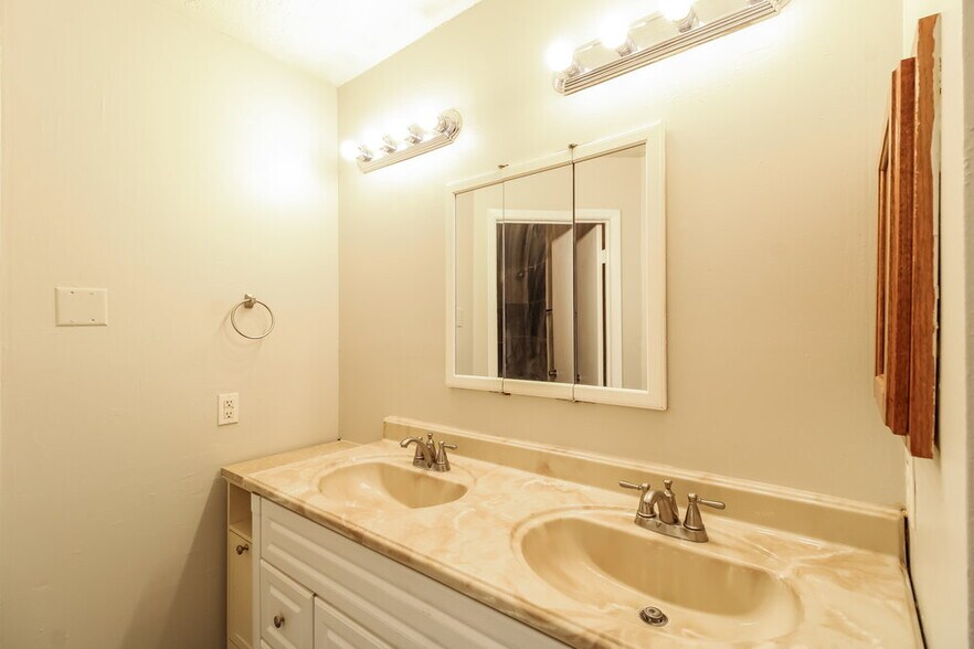 Building Photo - 11422 Milners Point Dr