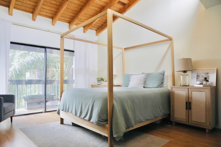 Building Photo - 5201 Orduna Dr