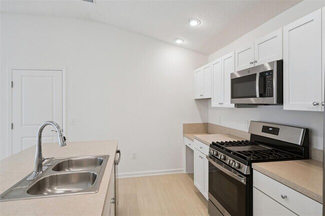 Building Photo - 7548 Kuenher Ct