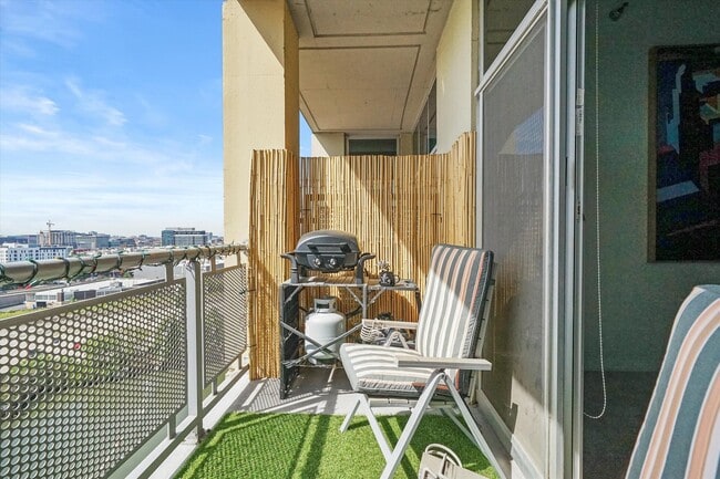 Building Photo - 700 N Larrabee St