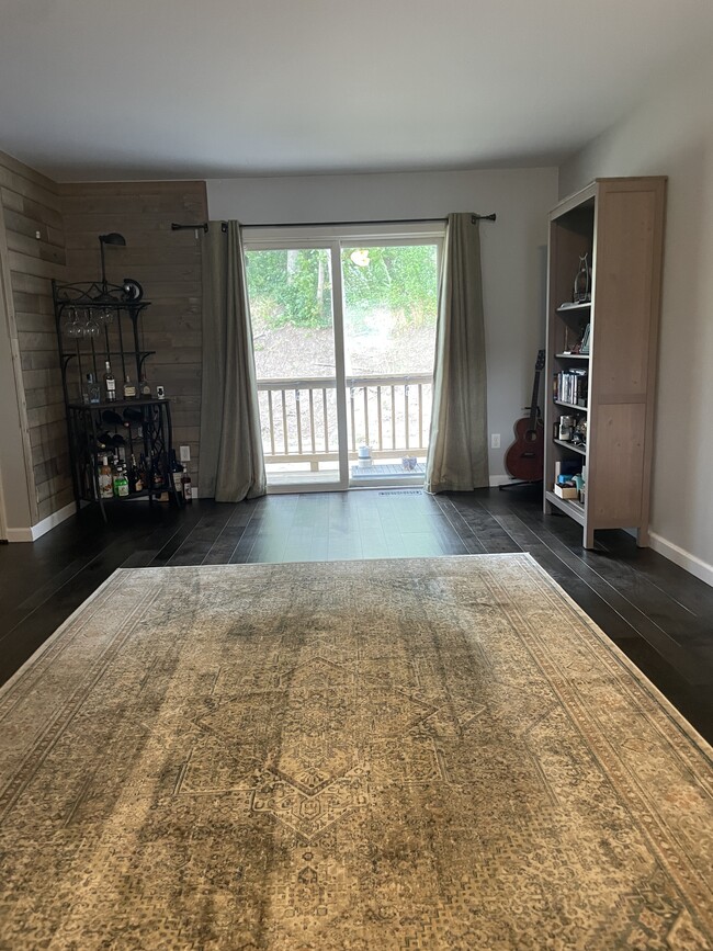 Primary Photo - 74 Commodore Cmn