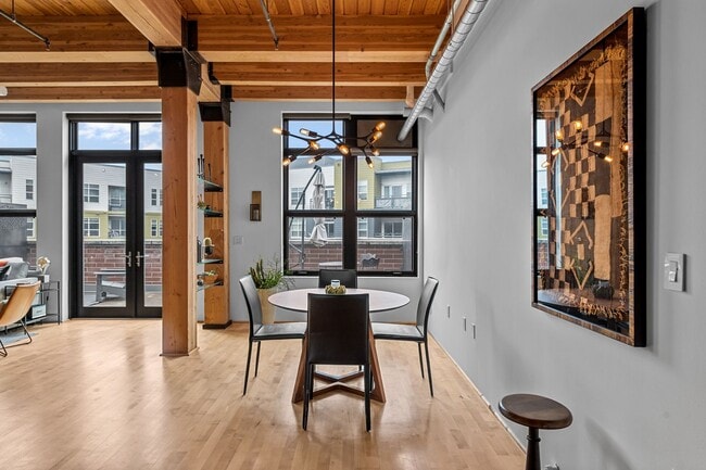 Building Photo - Gorgeous One Bedroom Luxury Condo in Ballp...
