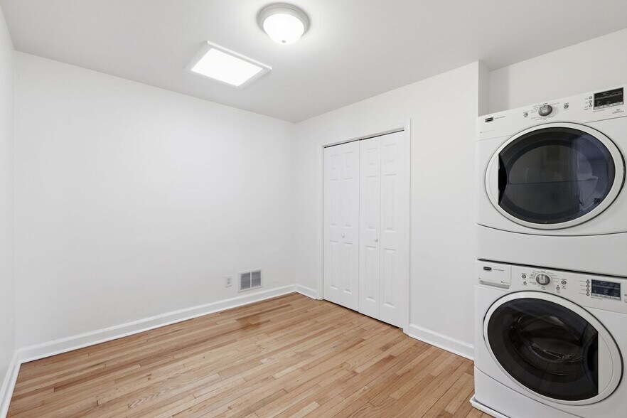 Building Photo - 902 New Bern Ave