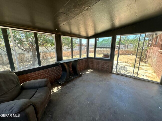Building Photo - 10336 Windsor Dr