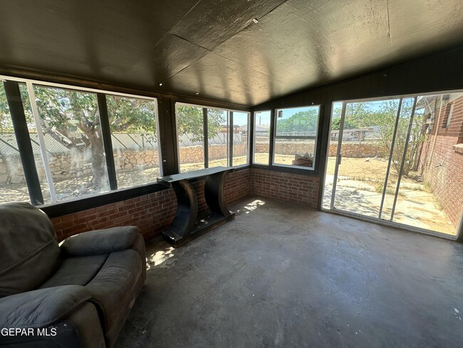 Primary Photo - 10336 Windsor Dr