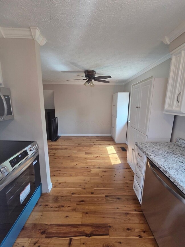 Building Photo - 5225 Wolf Run Dr