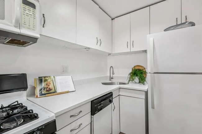 Building Photo - 299 8th St