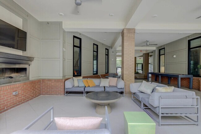 Building Photo - 408 E Hargett St