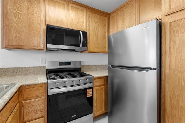 Building Photo - Bright Upper Level Encino Condo with Balcony, Fireplace, and Resort-Style Pool