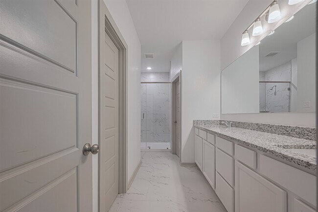 Building Photo - 11622 Twain Dr
