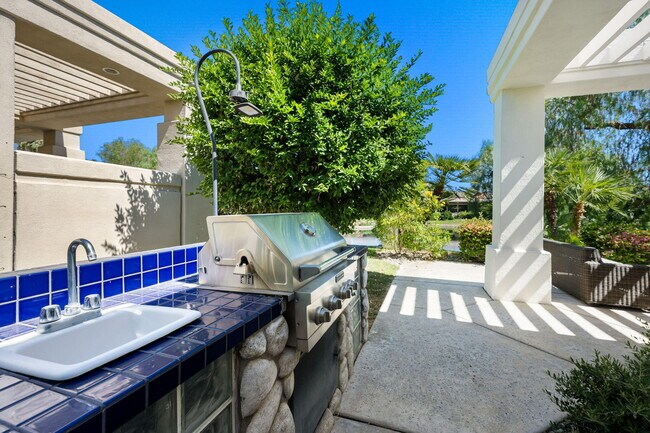 Building Photo - 75070 Muirfield Ct