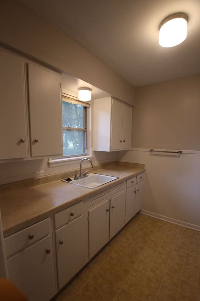 Building Photo - Adorable 1 bedroom 1 bath in the heart of ...