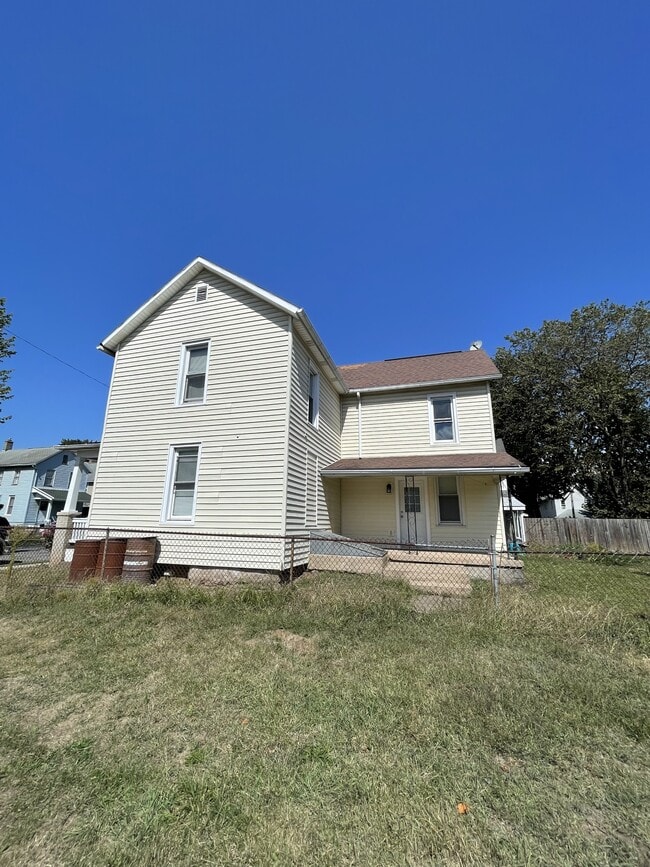 Building Photo - 500 6th Ave