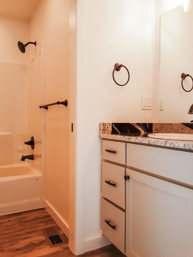 Building Photo - NEW 2 BED / 1.5 BATH TOWNHOME